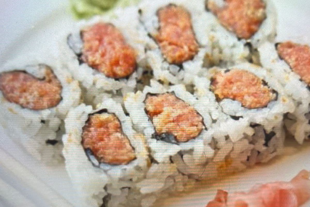 Spicy Tuna Roll (辣金枪鱼卷)8pcs