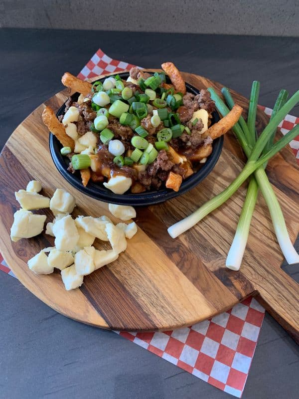 Poutine à la viande hachée et échalotes / Minced Meat and Shallot Poutine