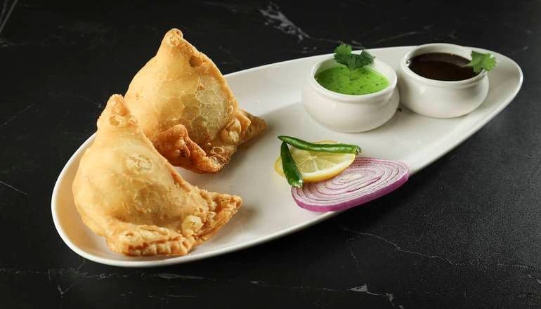Samosa (2 pcs) / Samosa (2 pcs)