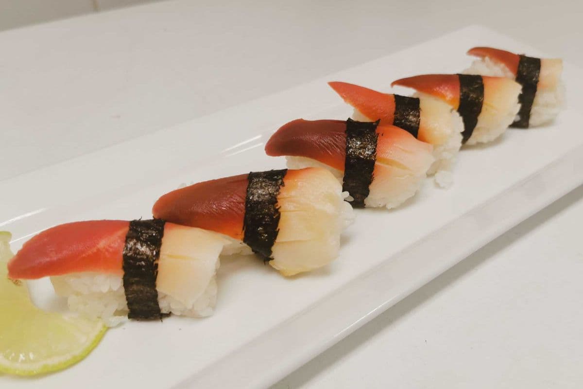 Surf Clam Sushi (7 pcs)