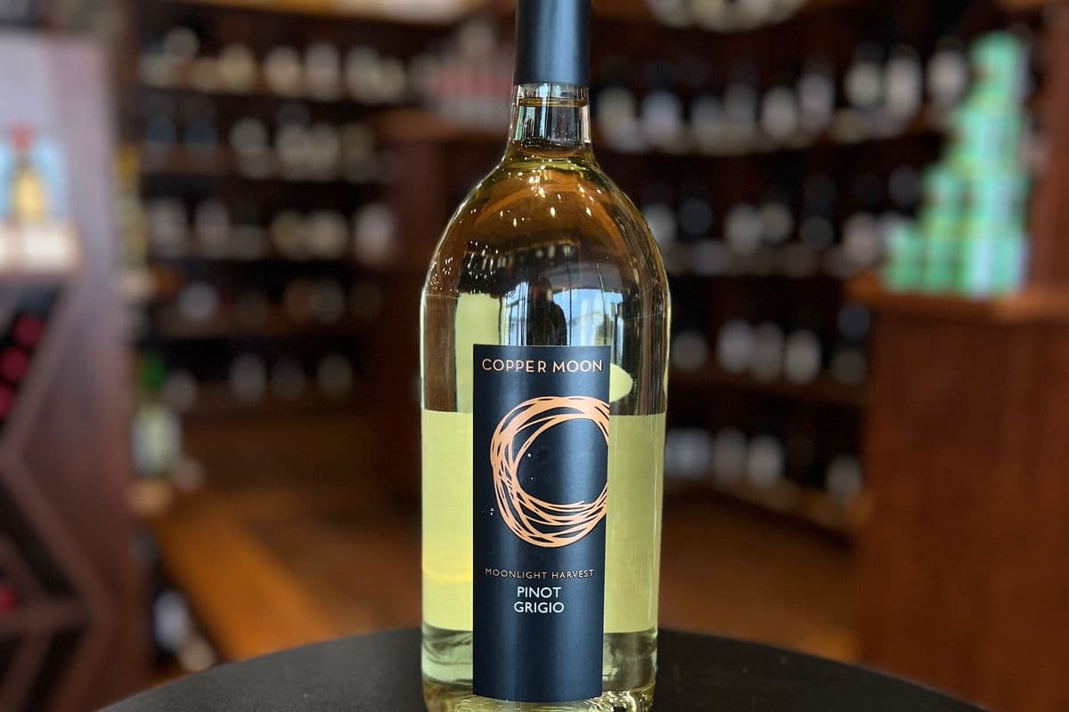 white | 1.5L copper moon pinot grigio (1 x 1.5 L)