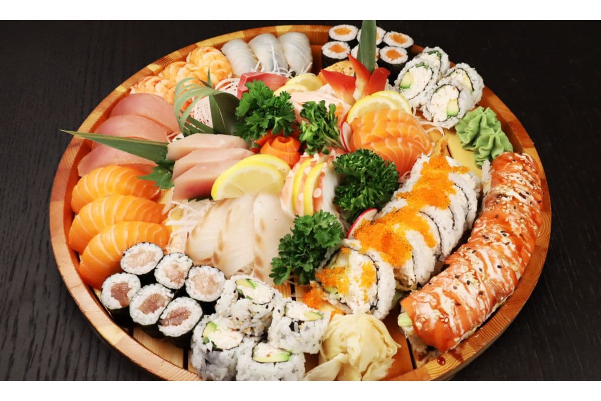 Deluxe Party Sushi & Sashimi
