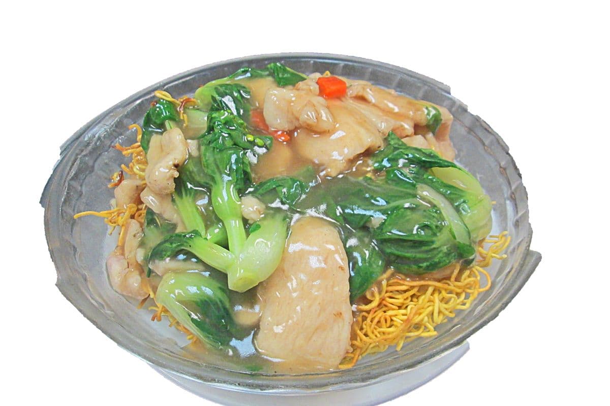 299. Vegetable with Chicken or Beef Fried Crispy Egg Noodle 時菜雞或牛肉炒麵