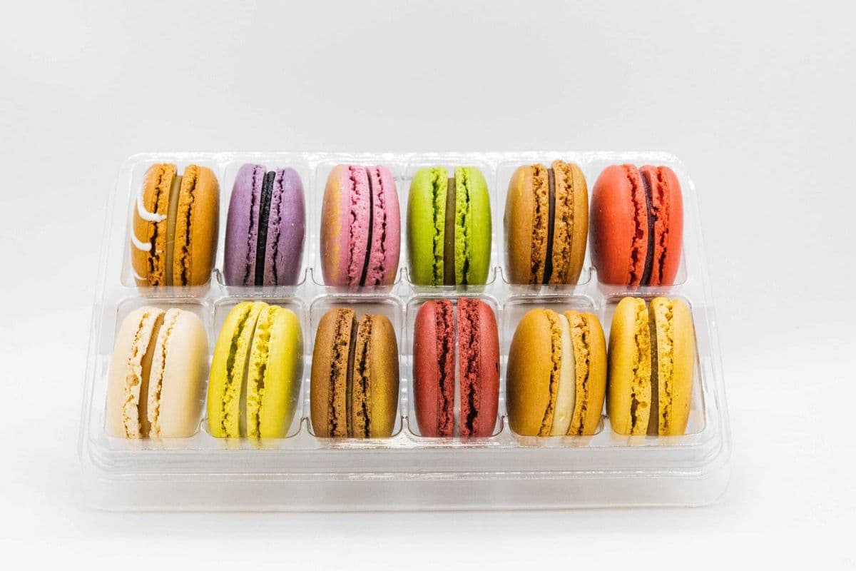Assorted Macarons (12 pcs)