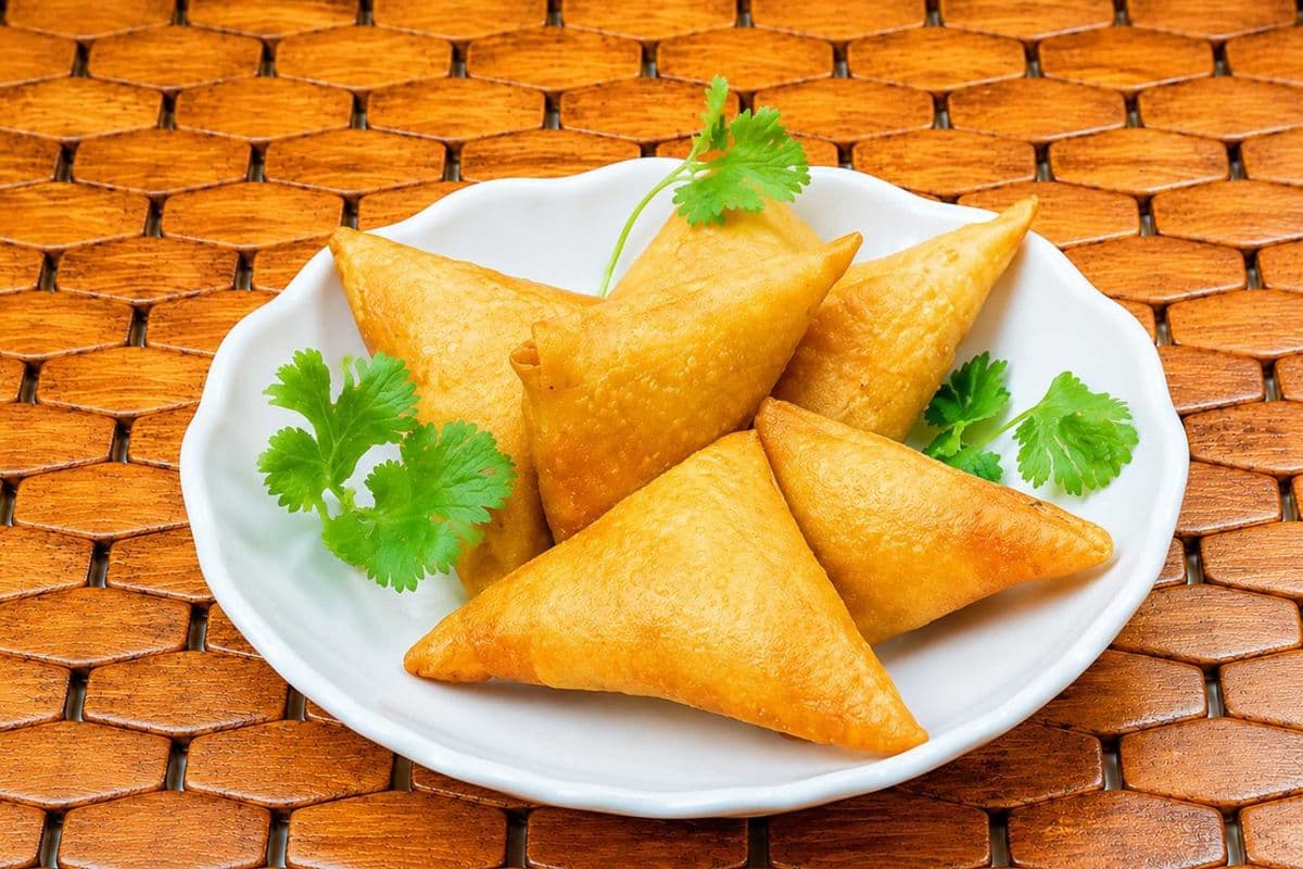 D5. Aroy Mini Samosa ( 6 Pcs. )