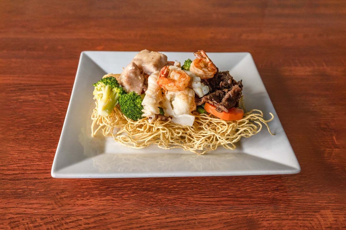 47. Assorted Meat, Seafood, and Mix Vegetable on Crispy Noodle