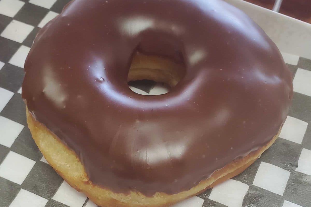 Chocolate Dip Donut (1 pcs)