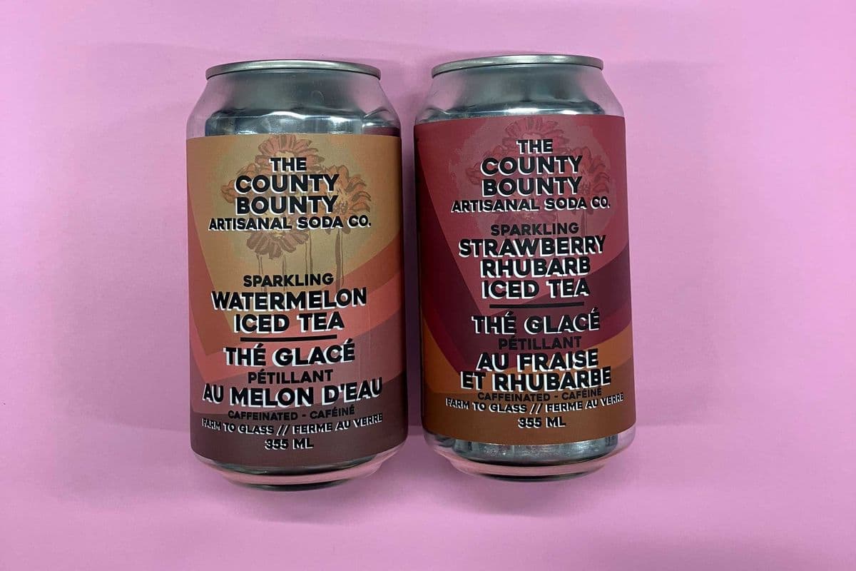 The County Bounty Sparkling Tea: Strawberry & Rhubarb (355ml)