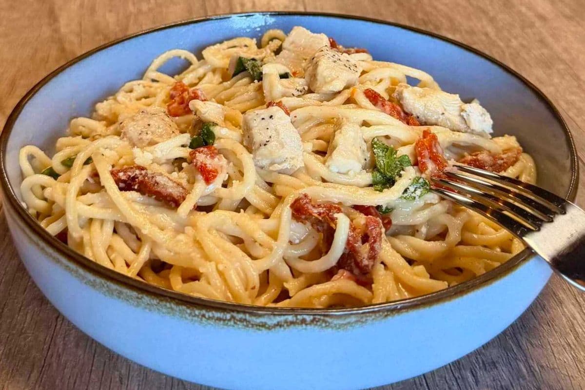 Chicken and Sun-Dried Tomato Pasta