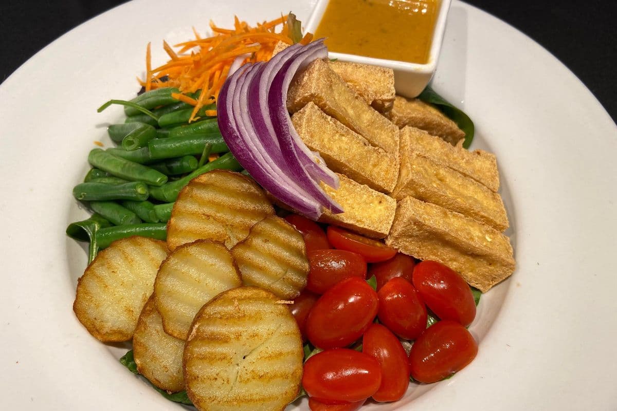 SA05. Thailicious House Salad