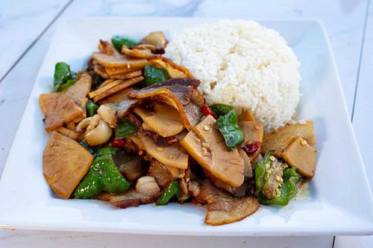 Bamboo Shoots with Pork Rice Bowl (Spicy) 猪五花爆炒小笋片盖饭