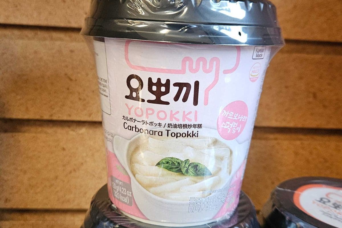 YOUNG POONG Yopokki Carbonara Cup Topokki