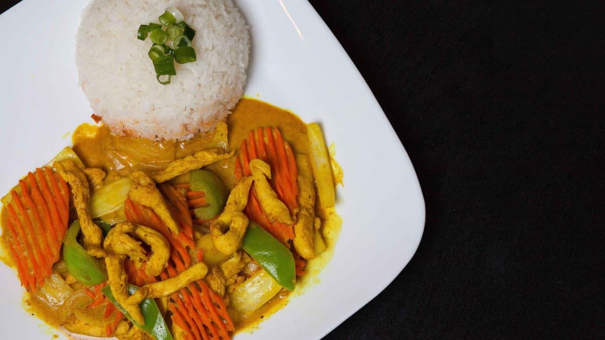 71.Stir Fry Curry Chicken with Rice