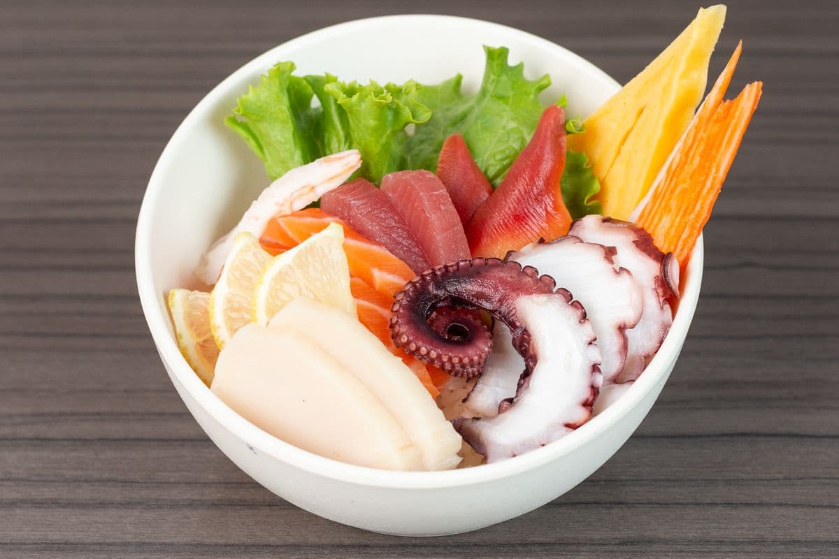 Classic Chirashi Don (16 pcs)