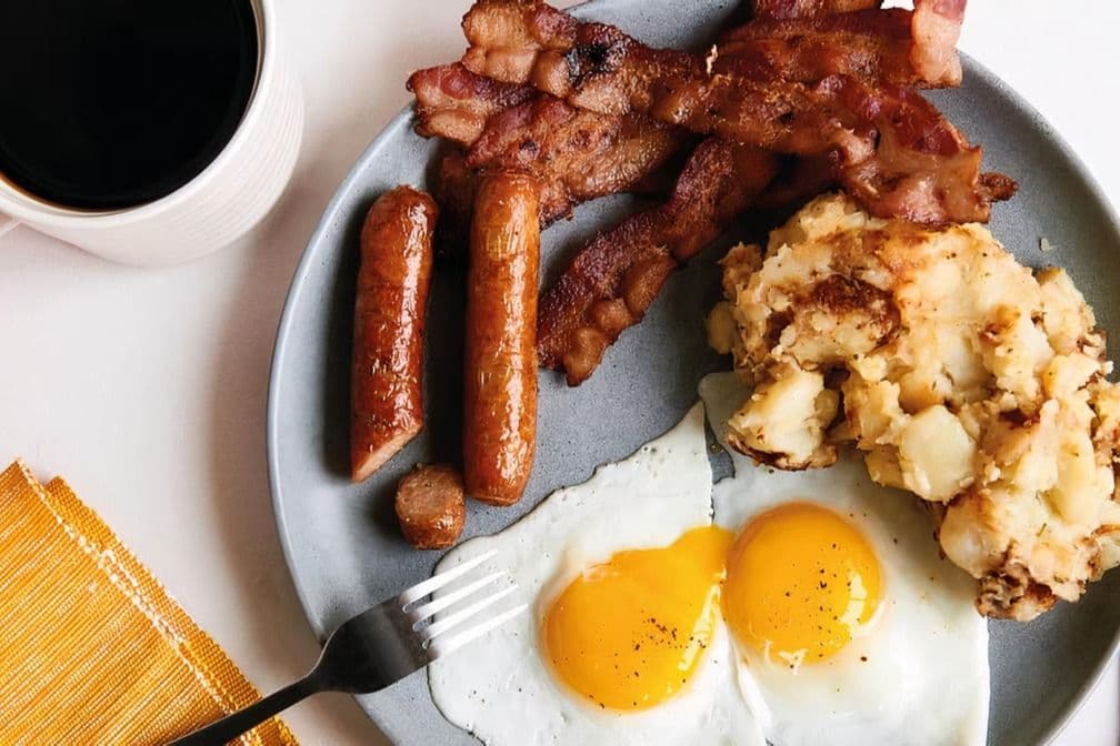 Deux oeufs et deux viandes / Two Eggs and Two Meats