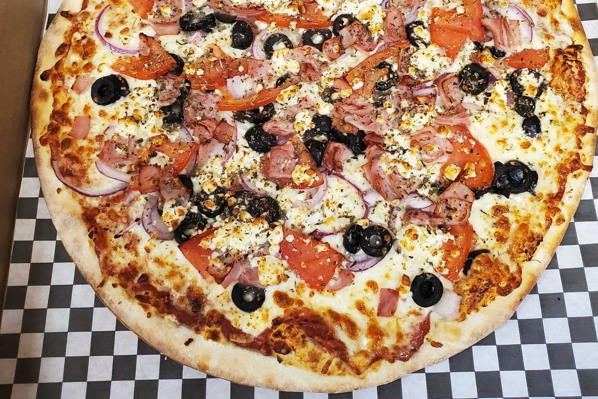 Medium The Greek Pizza