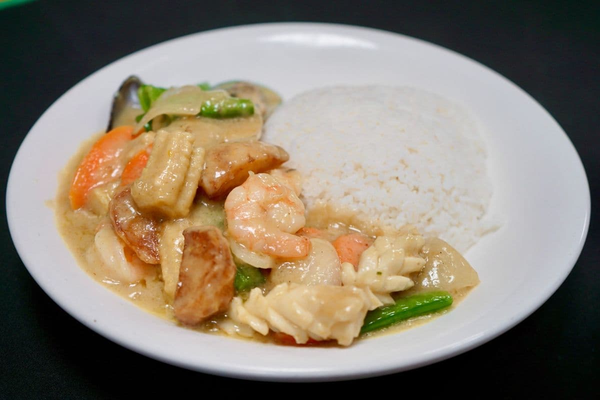 L10. Thai Green Curry Seafood - Lunch