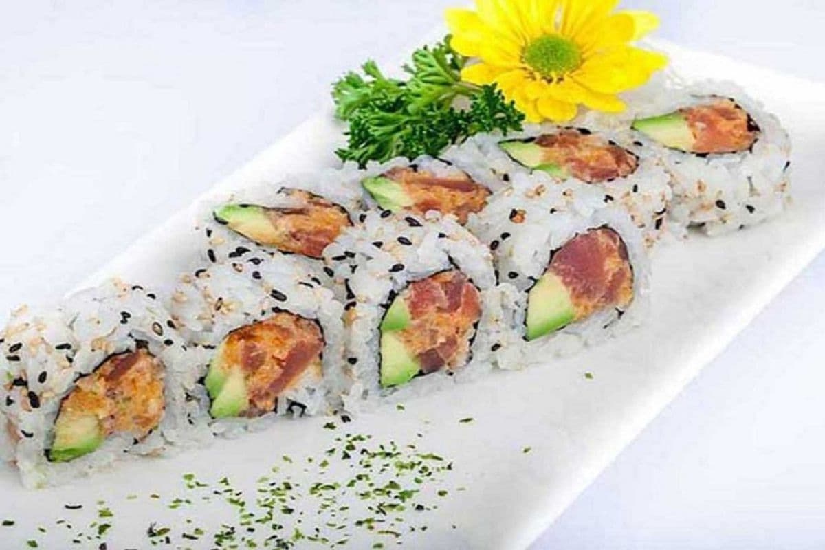 Spicy Tuna & Avocado Maki (6 pcs)