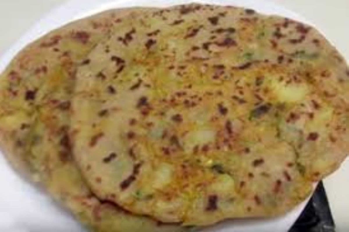 Aloo Paratha (2pcs) w/Lassi
