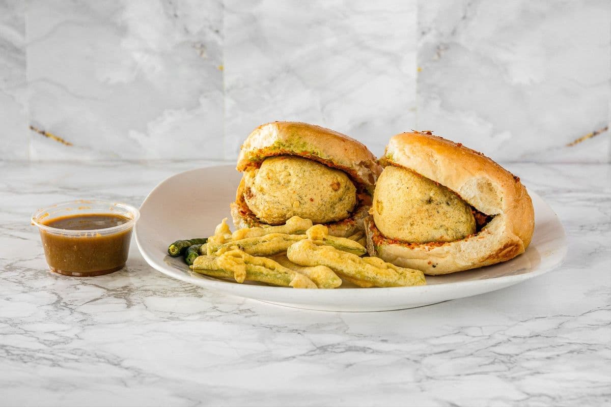 🌶️ Vada Pav (Butter) + Patti Bhajiya
