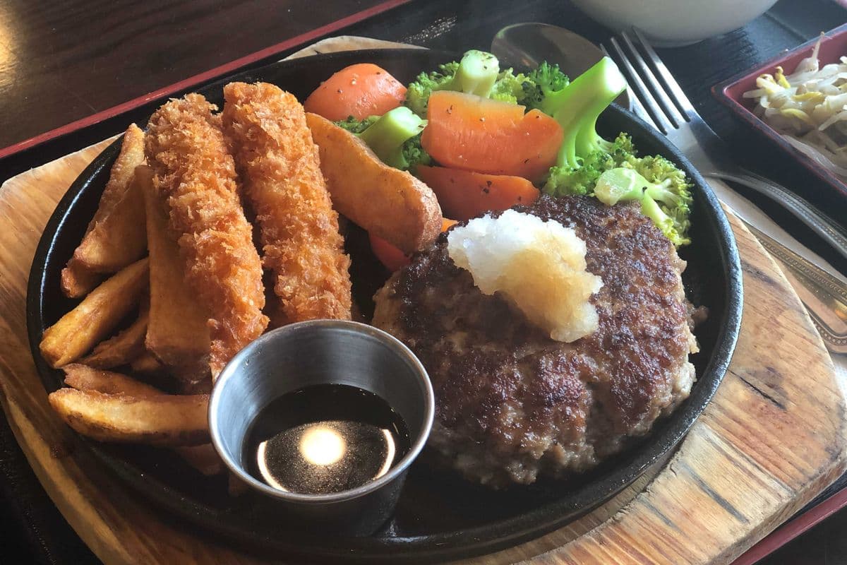 Housemade Styled Hamburger Patty in Teriyaki Sauce 自家製照燒汁漢堡配炸蝦