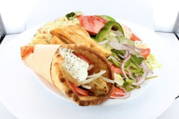 Assiette de gyros sur pita