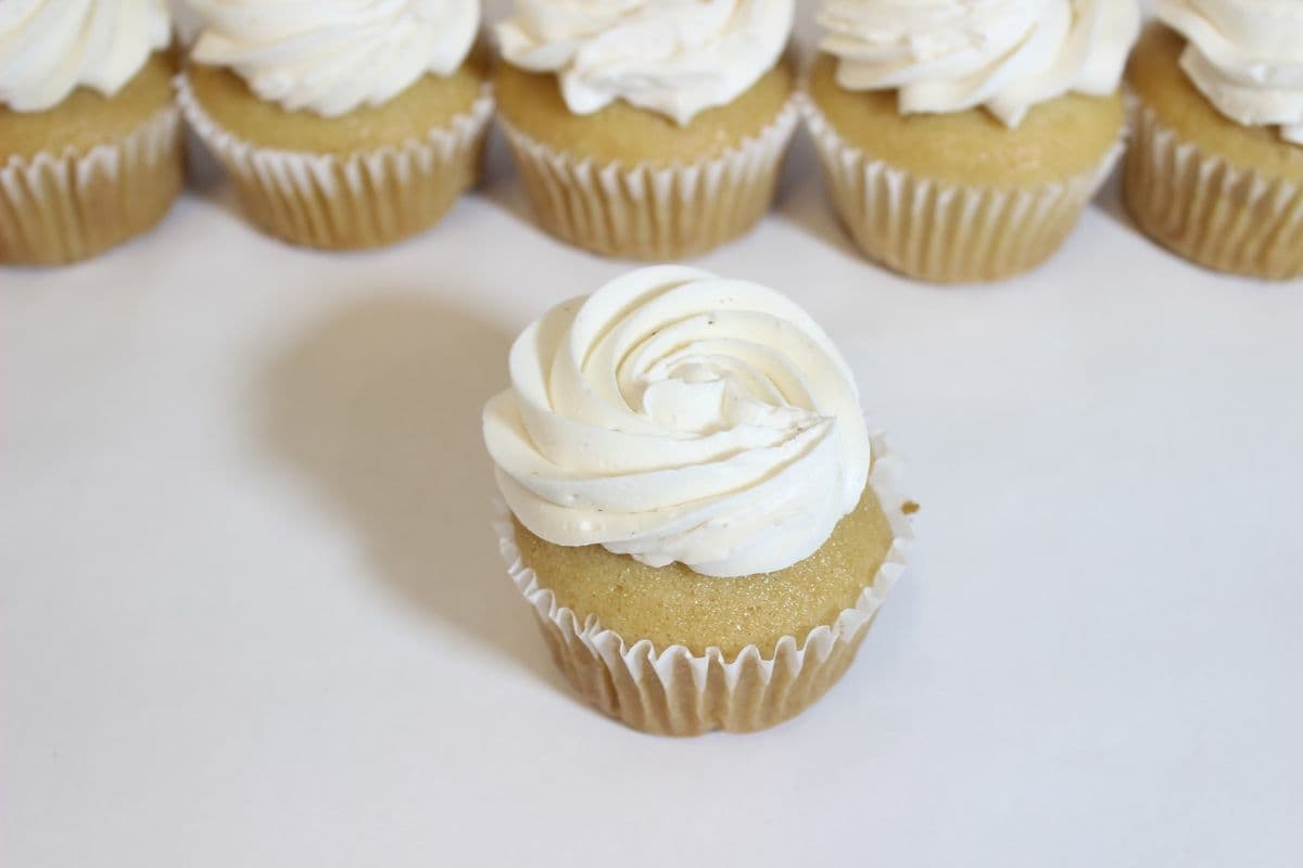 Vanilla Cupcakes - 6 Pack