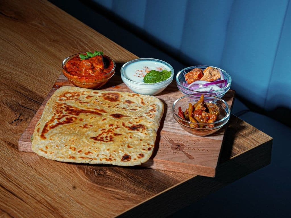 Chicken Curry With 2 Plain Paratha - OO
