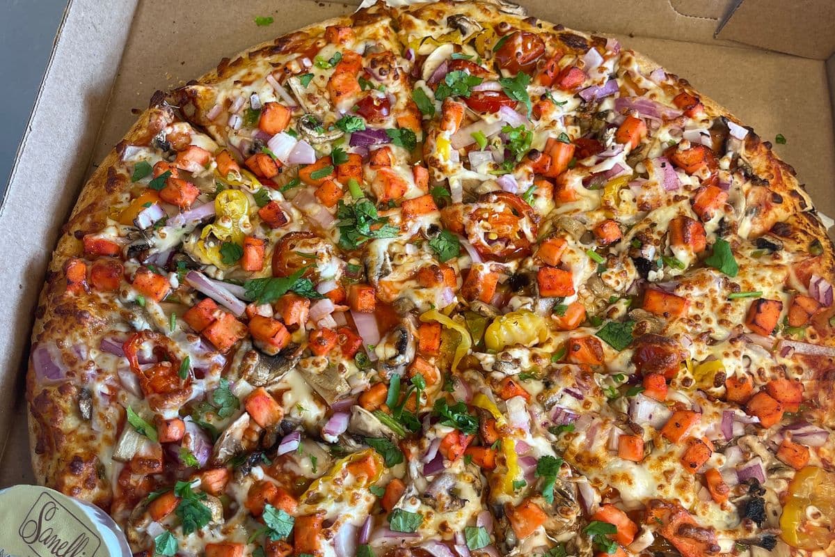 Medium Butter Chicken Pizza
