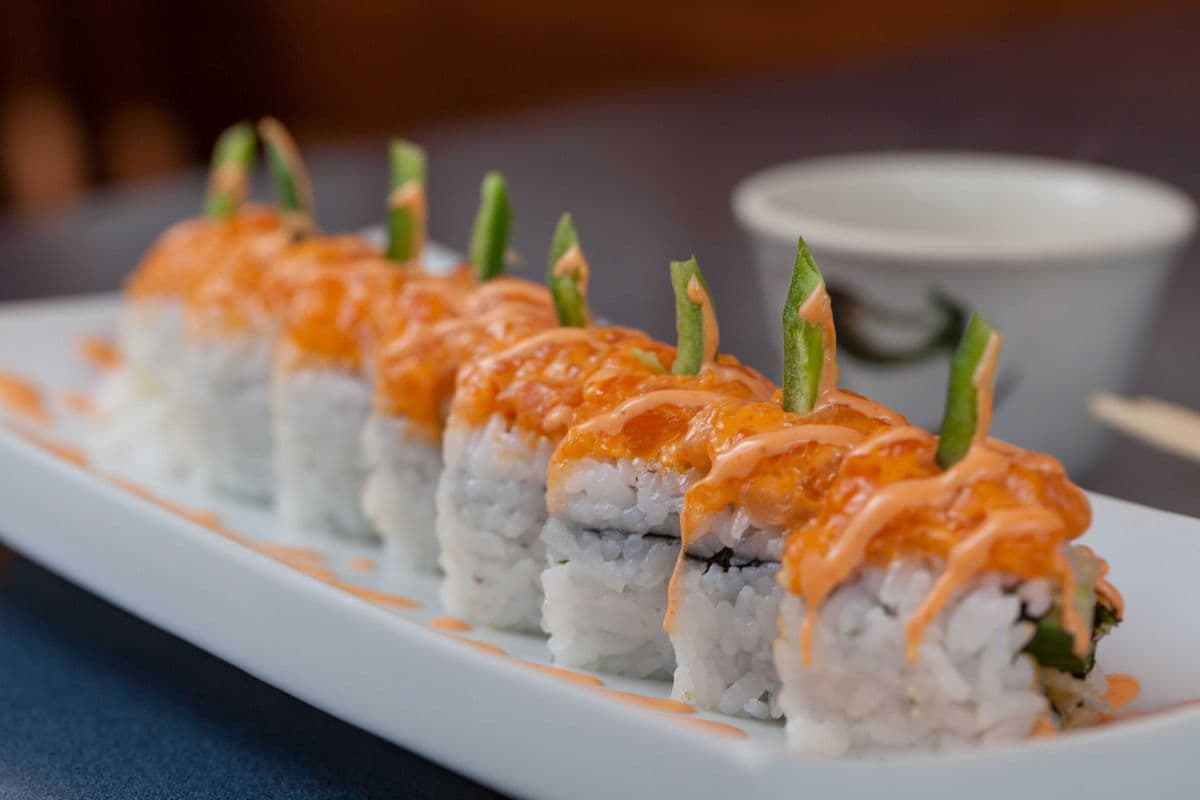 R8. Spicy Crunch Salmon Roll (6 pcs)
