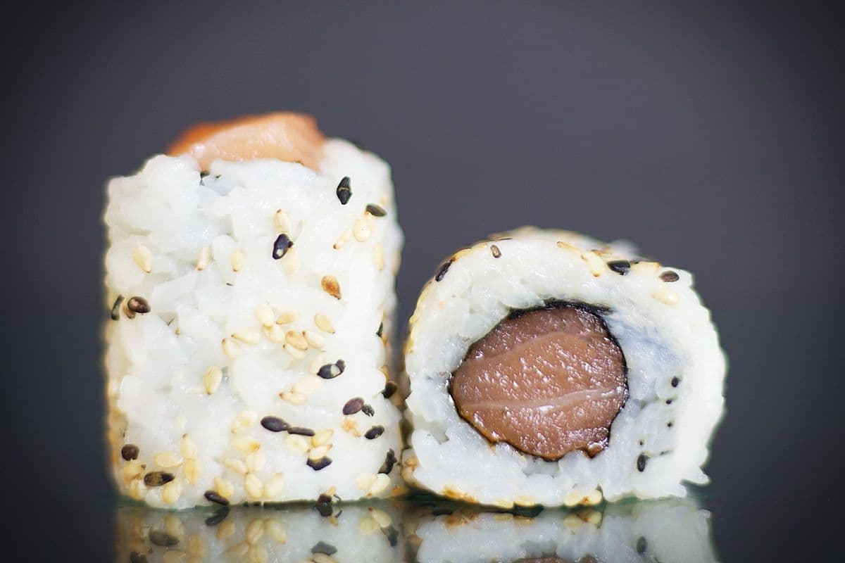 Ura Maki Saumon Épicé