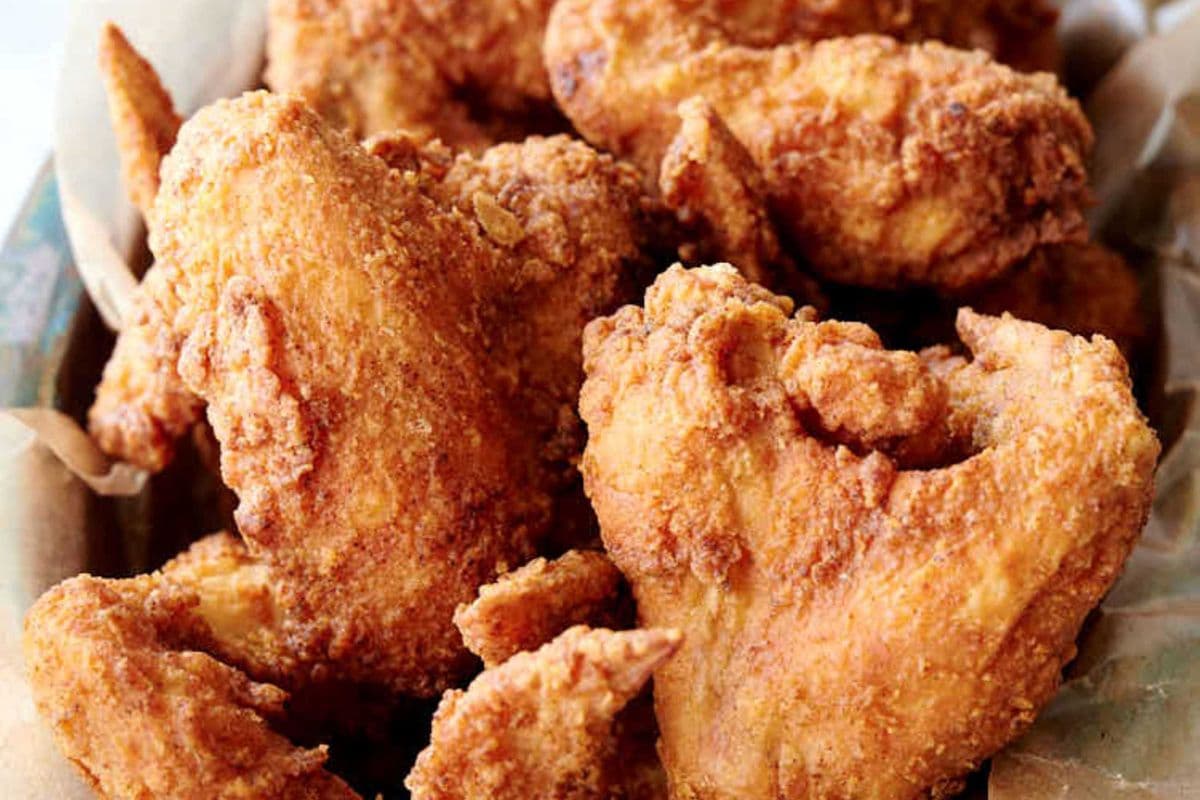 **BOX OF legs & Full wings (10) +TWO DIPS**$29**