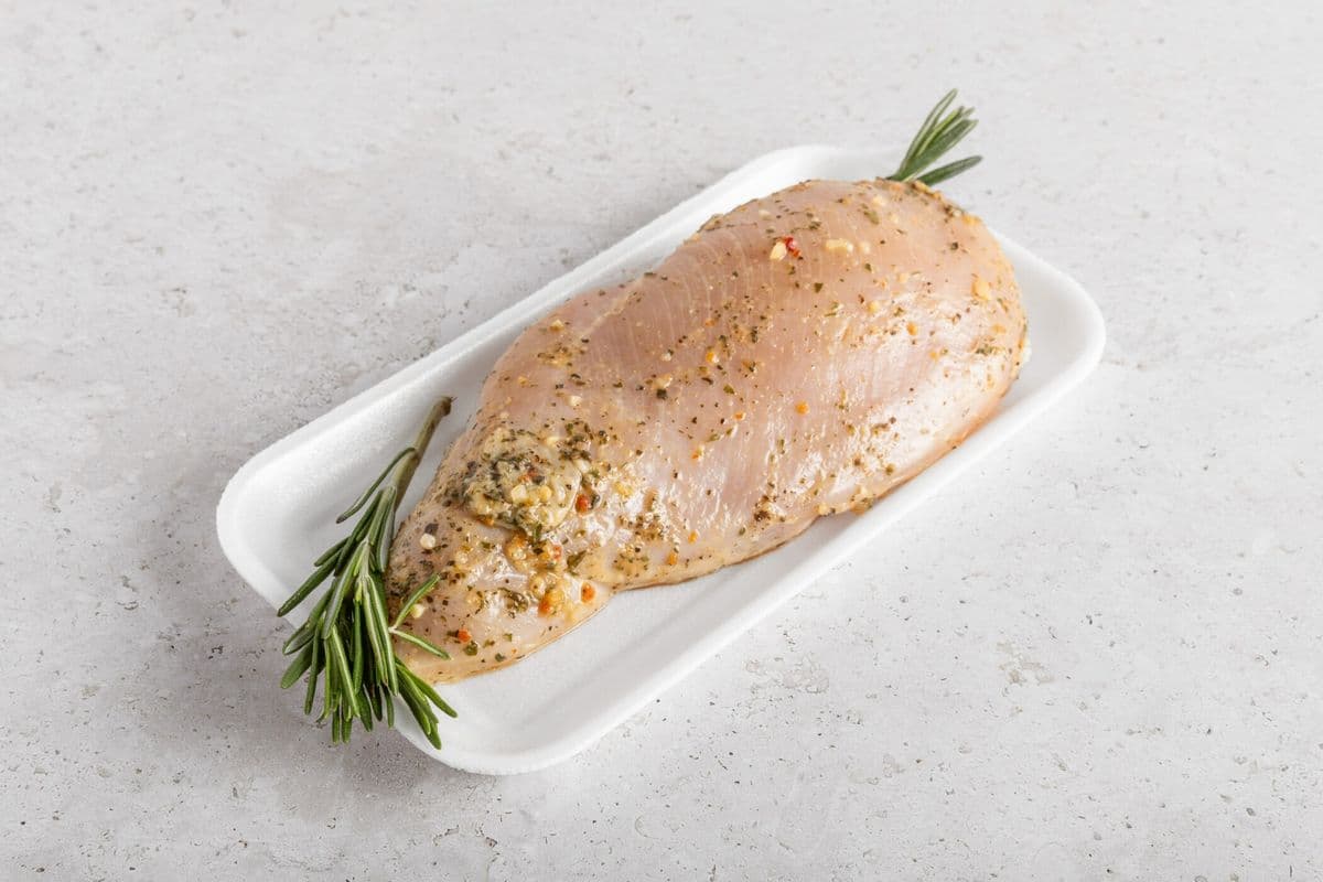 Garlic & Herb Marinated Chicken Breast (1lb)