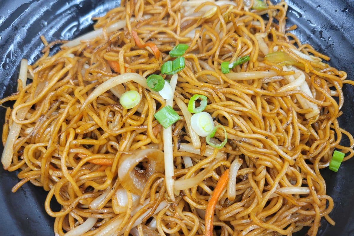 Chow mein sauté avec germes de haricots / Stir-Fry Chow Mein with Bean Sprouts
