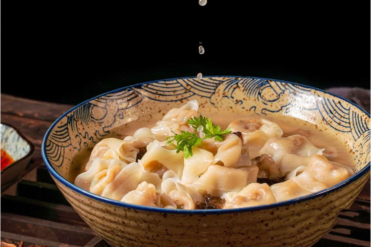 B3 Light Soup (Non-Spicy) Pork Wonton Soup(清汤抄手)