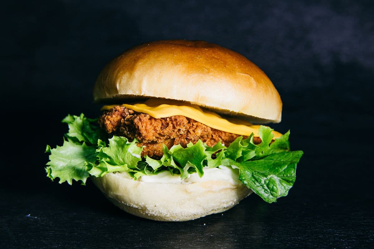 Crispy Chicken Burger with Brioche Bread Trio / Trio de burger au poulet croustillant avec pain brioche