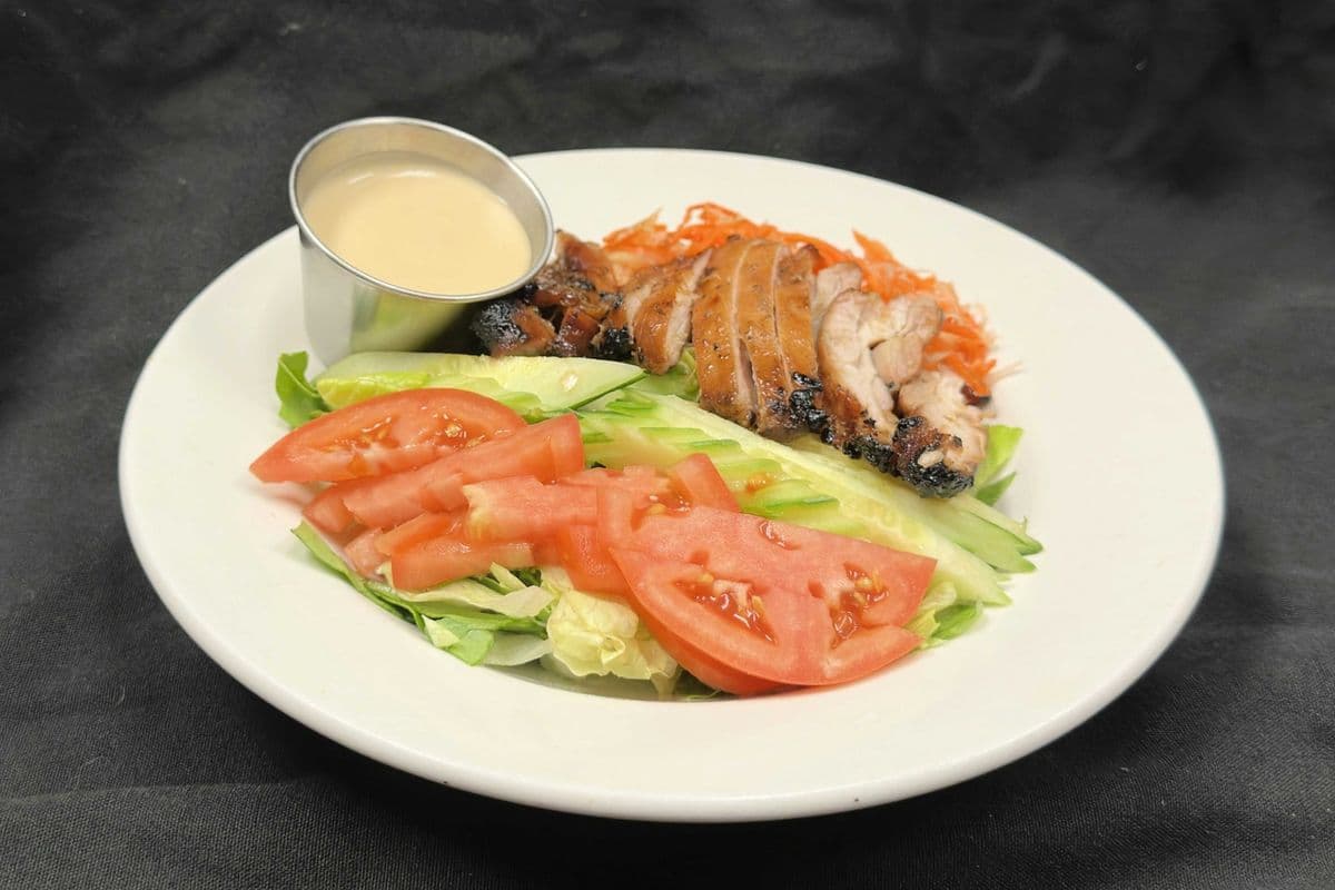 Salade au poulet grillé