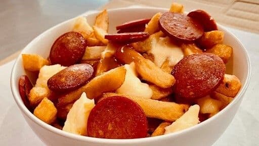 Petite Poutine Saucisse Italienne / Small Italian Sausage Poutine