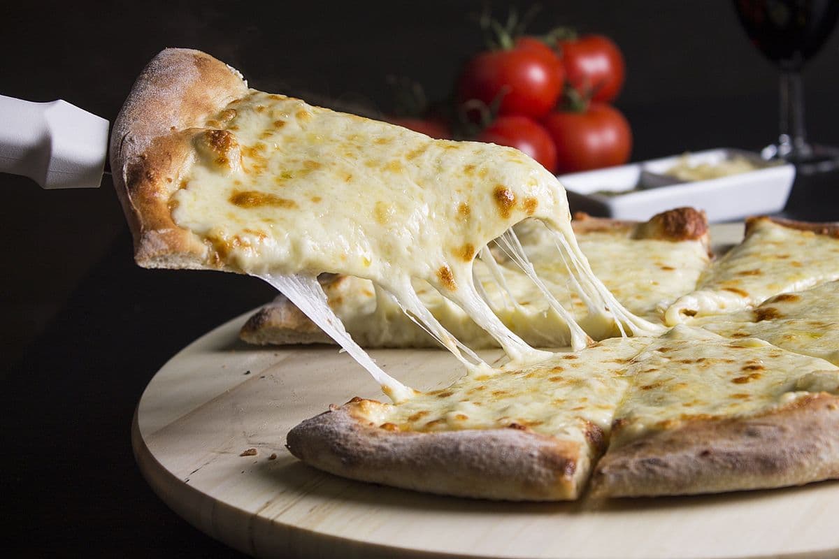 9. Large Cheesy Cheese Pizza (14 inch pizza )