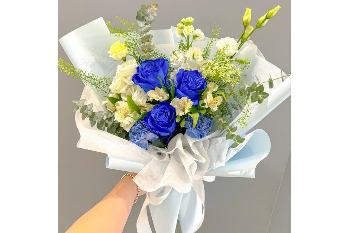 Designer's Choice Fresh Bouquet - Blue Roses