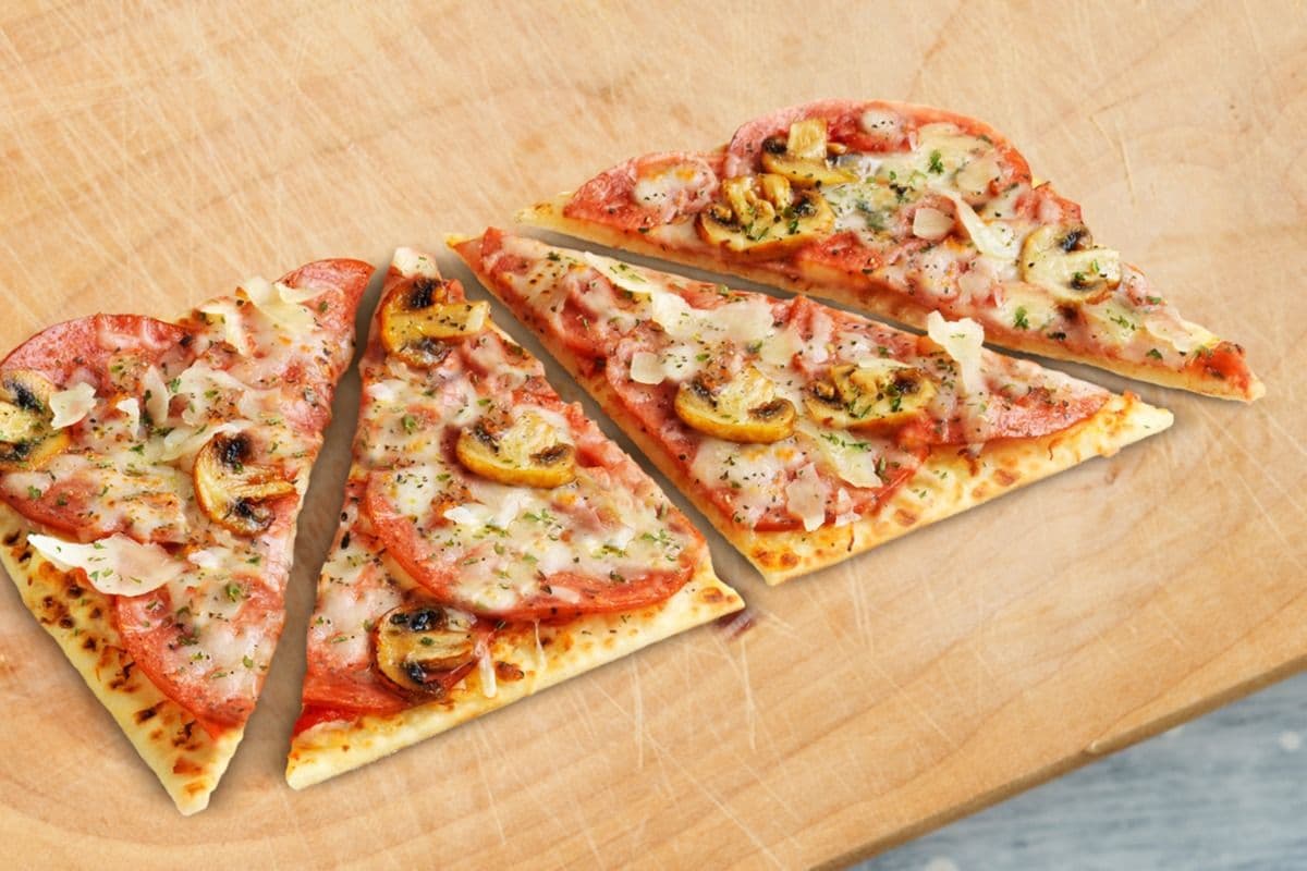 Big Pepperoni Flatbread Pizza (520 Cal)