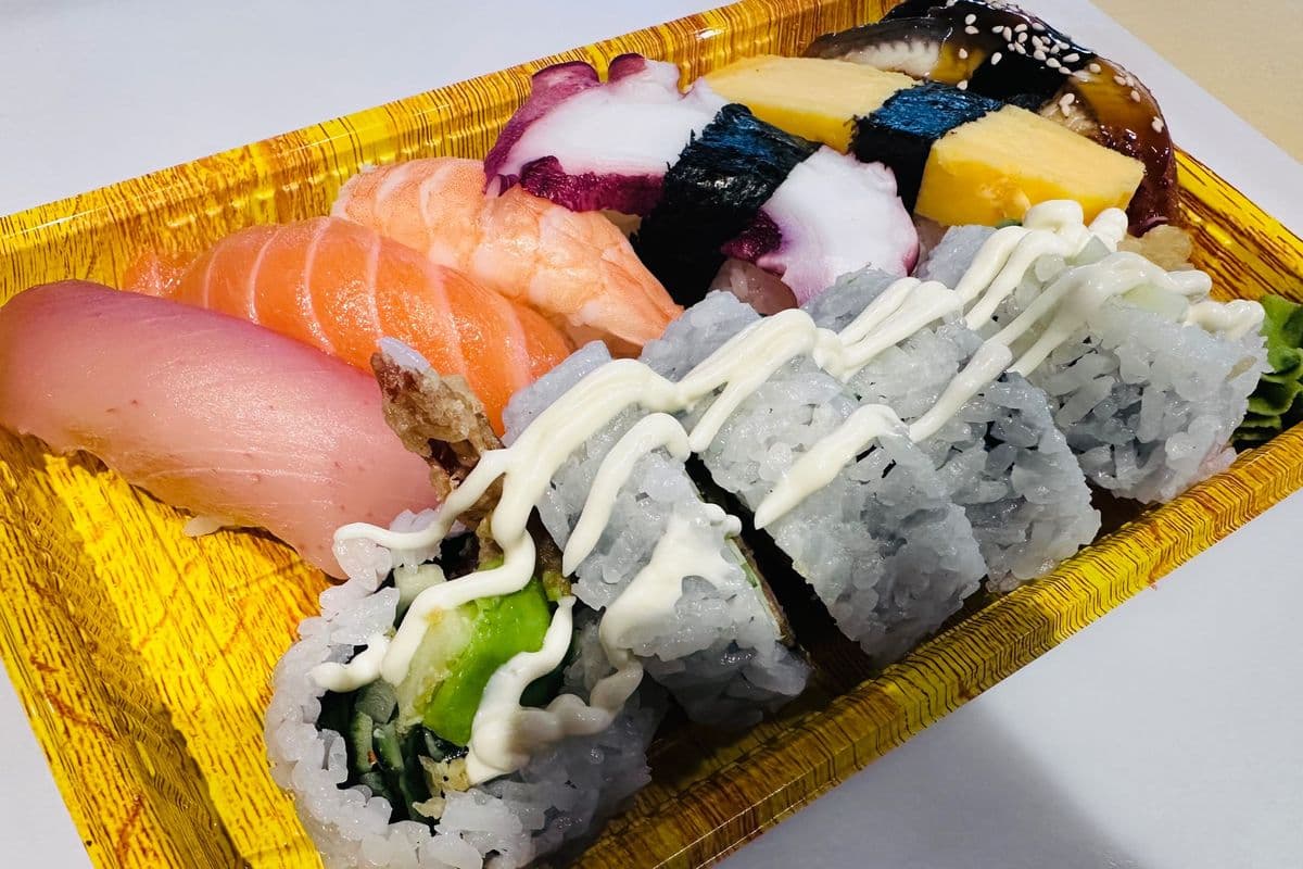 J2. Sushi Combo 2 (11 pcs)