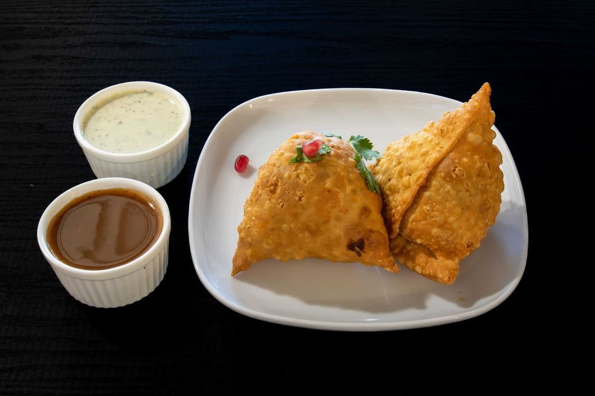 Veg Samosa - Two Pieces with Chutney