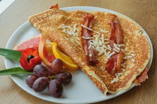 Crêpe avec bacon et fromage cheddar / Bacon and Cheddar Cheese Crepe