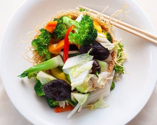 19. Légumes Mélangés avec le Panier Croustillant de Nouilles / Mixed Vegetables with Crispy Noodles Basket