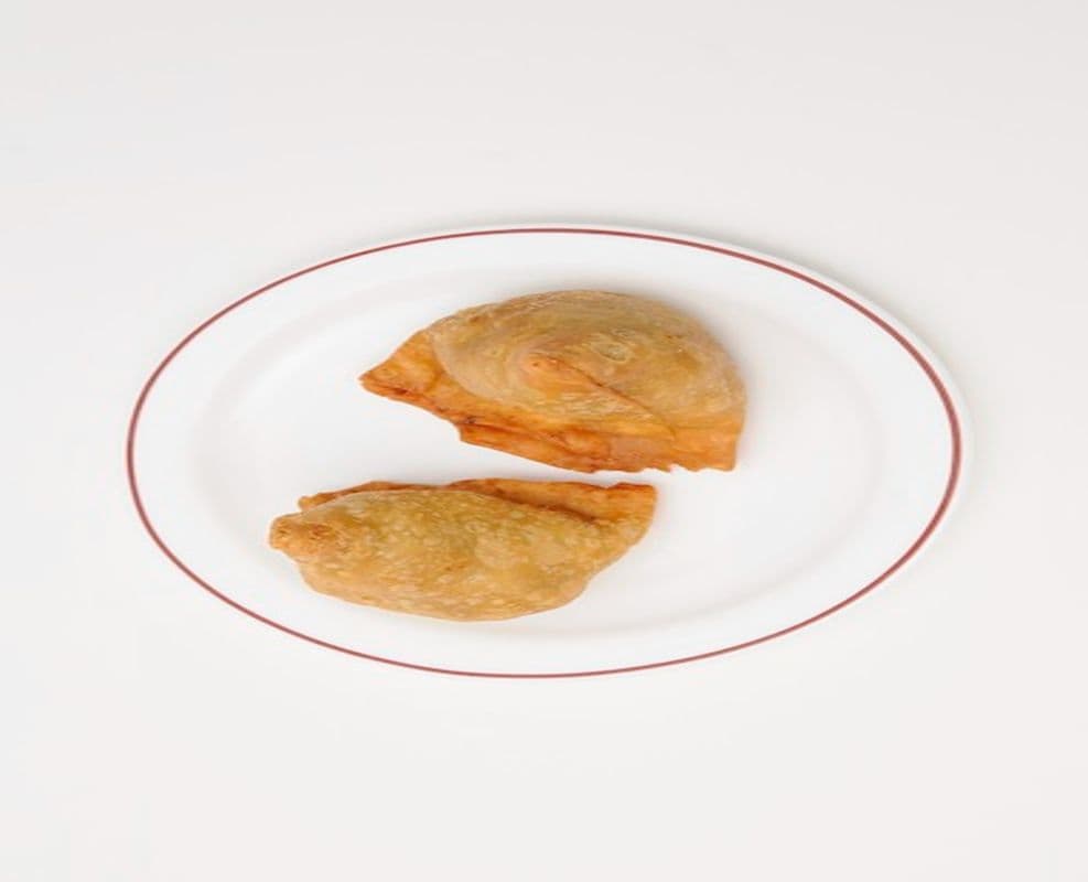 Samosa Végétarien (2 Morceaux) / Vegetarian Samosa (2 Pieces)
