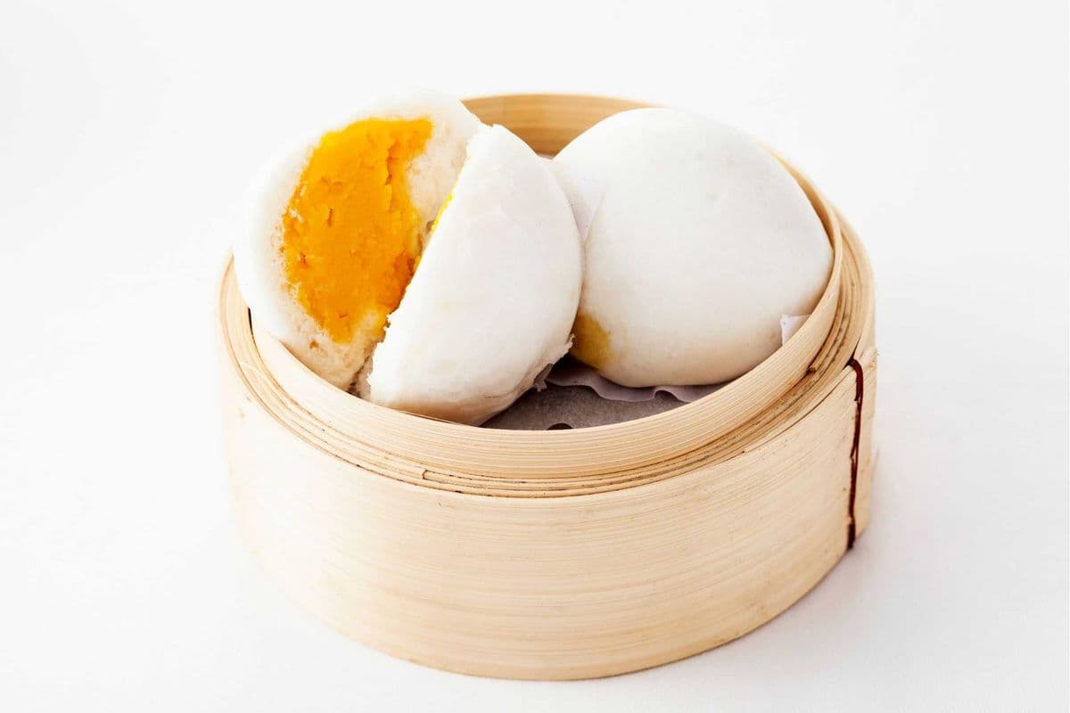 4 Steamed Custard Buns