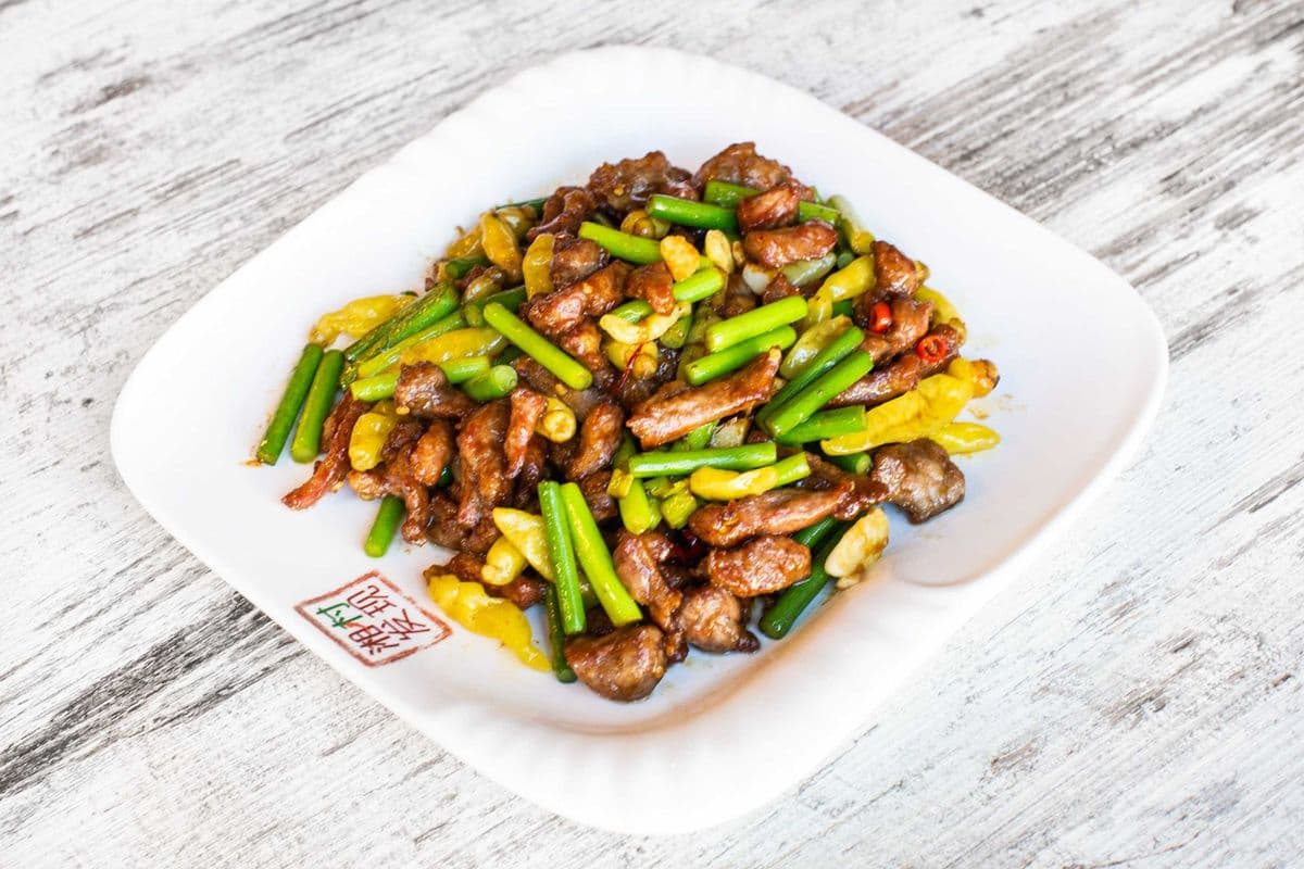 Stir-Fried Beef Dice with Shredded Garlic Sprouts 蒜薹泡椒牛肉粒