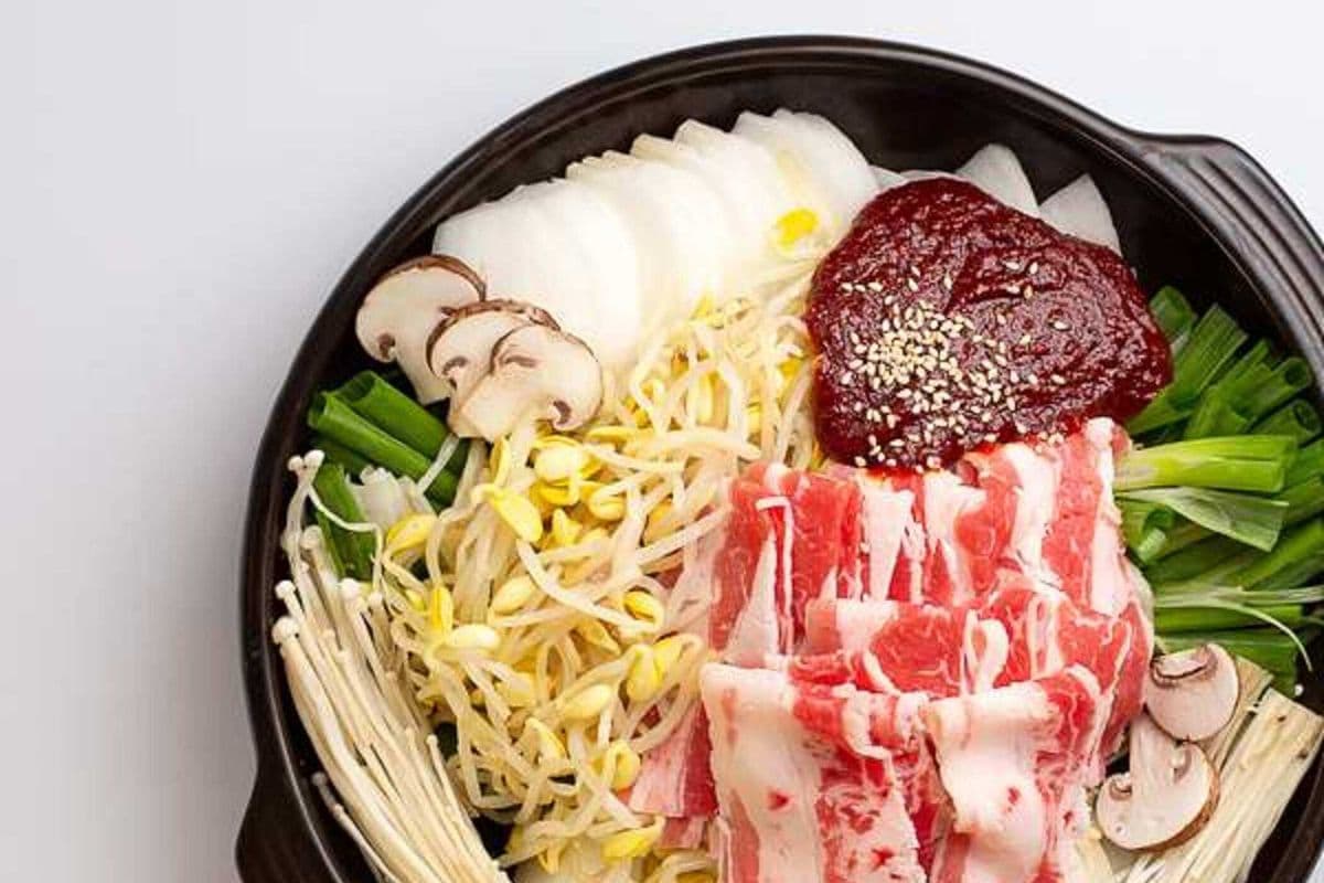 Spicy Thin Sliced Beef (얼큰 콩나물 차돌볶음 韩式辣炒豆芽牛肉片)