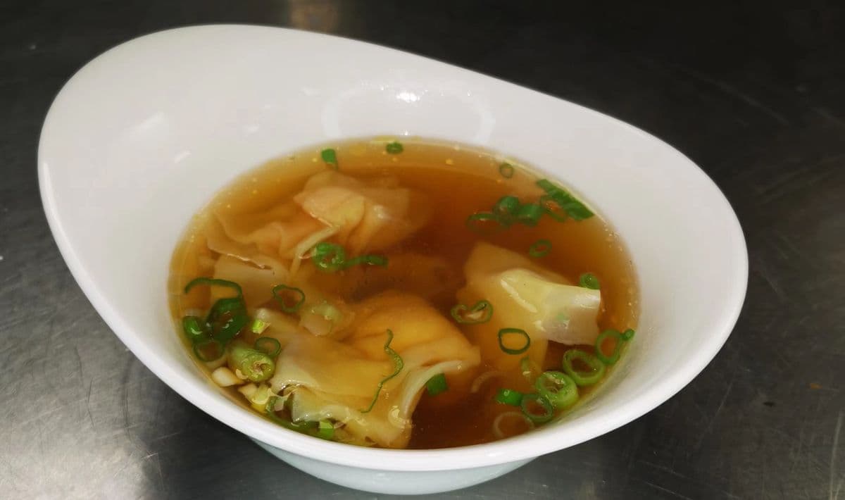 T1. Wonton Soup (6pc) 鲜虾云吞汤 (6pc)